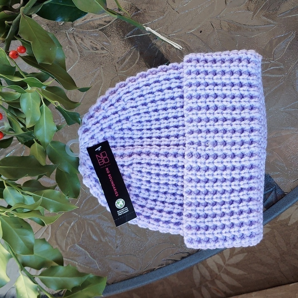 New! No boundaries hat. One size.
